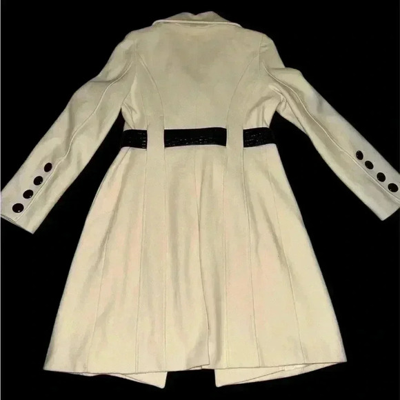 Guess Ivory and Black Coat - Picture 2 of 5